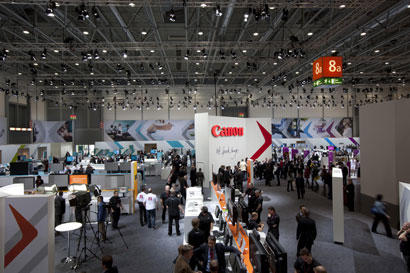 drupa 2012 gutbesuchter Messestand von Canon